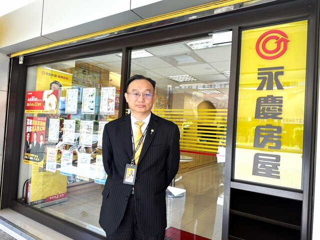秉持「數據分析、透明回報」理念,永慶房屋陳彥賓經紀人員贏得客戶五星好評。(永慶房產集團提供)