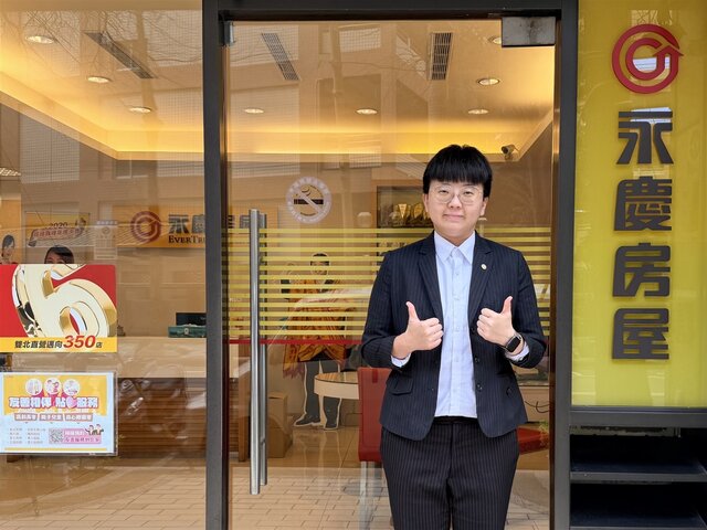 永慶房屋經紀人員燕冠妤指出,永慶完整的薪獎福利和休假制度,讓他擁有人生的主動權。