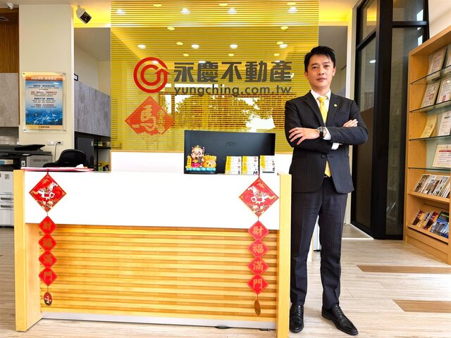 永慶不動產新竹親水文化加盟店長鄭建志，專業把關買賣雙方的權益，從簽約到過戶，細心檢查每個細節。(永慶房產集團提供)