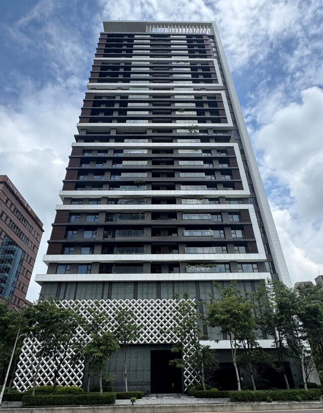 「馥華雲鼎」主打127至146坪的大坪數住宅,是榜上板橋區中坪數最大的高價住宅社區。