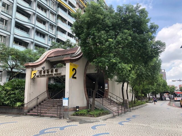 捷運亞東醫院站住宅租金行情為公寓平均每坪月租1023元、大樓1026元，價差幅度不到1%。(房市示意圖)