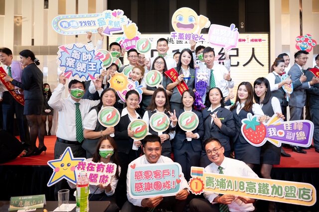 有巢氏房屋青埔高鐵A18加盟店善用聯賣制度，去年拿下有巢氏房屋桃竹苗區冠軍。