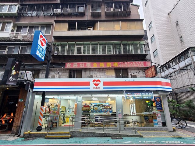 總路長約2公里的林森北路有23家超商，位列雙北之冠，過去一年內有152件住宅交易，房市相當熱絡。