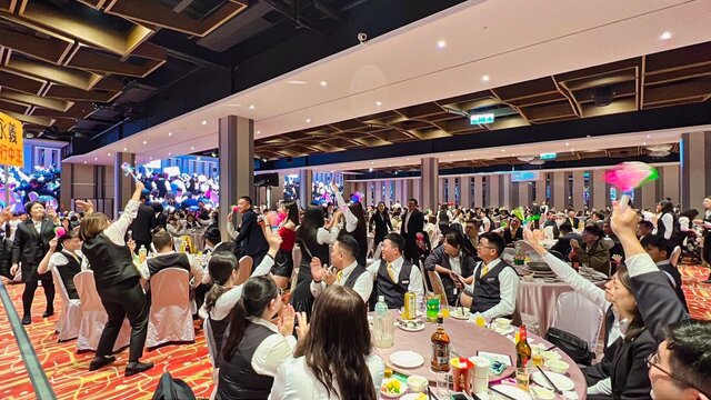 永慶加盟四品牌台南聯合尾牙席開120桌，精彩節目讓同仁忍不住起身起舞