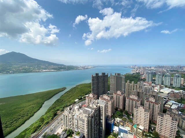 淡水區今年前8個月屋齡5年以上的中古屋交易高達1792件，成為雙北地區中古屋市場的交易王！