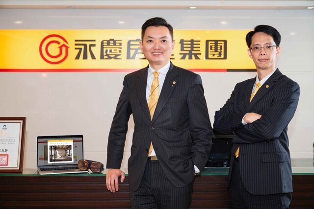 永慶房屋業管部協理陳賜傑（左）表示，未來永慶房屋也會不斷優化科技服務，讓消費者的購售屋體驗更臻安全、完美。