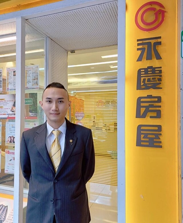 永慶房屋王世興經紀人助老奶奶圓滿售屋，並積極協助尋找租屋處、貼心幫忙搬家。