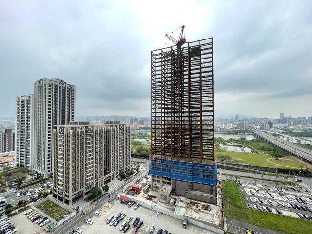 2024上半年新北市十大預售熱銷建案，平均單價幾乎全數站上5字頭。(房市示意圖)