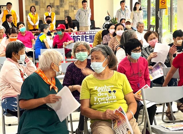永慶加盟四品牌桃園區經管會十月下旬於桃園區舉辦防詐講座,解析不動產詐騙手法和防堵招式,吸引民眾熱烈討論。(永慶房產集團提供)
