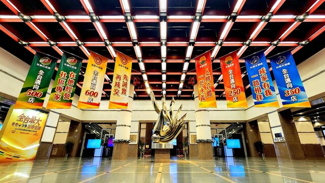 永慶加盟四品牌今年年中新授權店預計可達80店。逢低果決布局、搶占好店面與優秀人才，是未來決勝關鍵。(永慶房產集團提供)