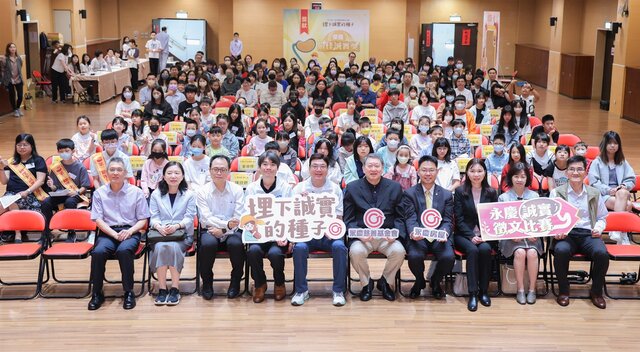 第三屆永慶誠實徵文比賽新北市區賽共有超過3000位學生投稿，是報名最踴躍的區域。