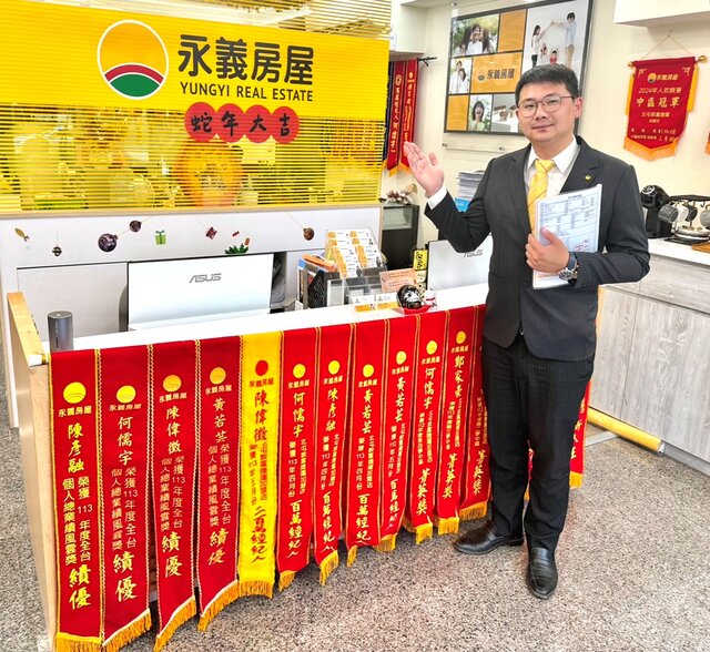 誠實服務不只能獲得在地好口碑，也讓永義房屋北屯敦富捷運加盟店贏得好業績。(永慶房產集團提供)