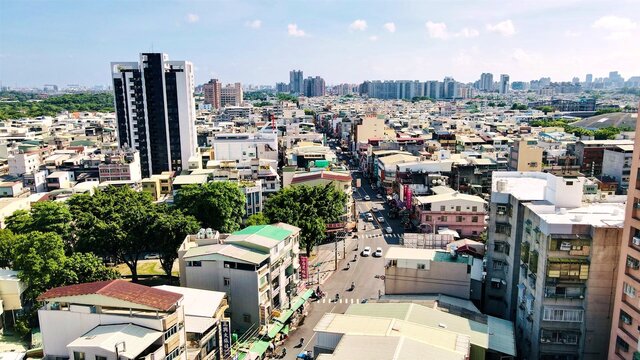高雄市鳳山區2025年第一季以257件的中古屋交易量擠進前十名榜單，是南台灣唯一上榜的行政區。