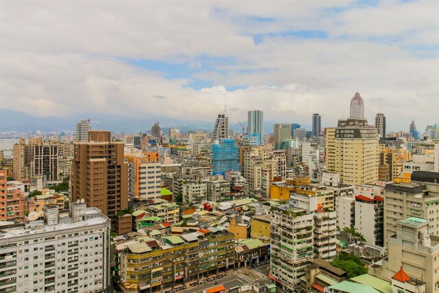 近三年雙北市預售成交總價占比數據顯示，雙北預售房價正逐漸攀高，低總價住宅近乎絕跡。(房市示意圖)