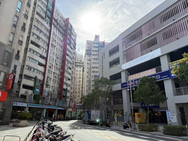 桃園市老宅交易佔比高的「平鎮區」，2字頭房價更顯親民。(永慶房產集團提供)
