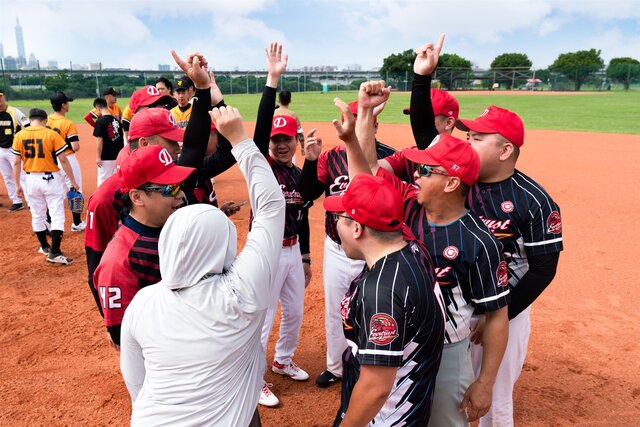 永慶房屋年年舉辦三大運動賽事，鼓勵員工培養運動好習慣，更用運動讓大家凝聚一心。
