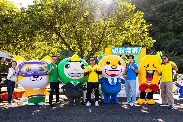 永慶加盟四品牌吉祥物全員到齊,吸引同仁開心合照、分享到FB粉絲頁,贏得最多讚數的、有機會獲得1千元紅包獎勵