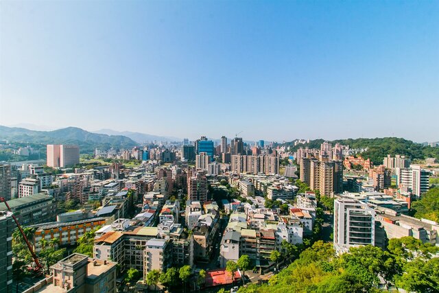 永慶房屋針對第七波選擇性信用管制進行民意調查,有近7成消費者支持該政策延續至2026年。(房市示意圖)