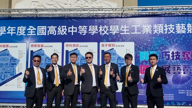 永慶不動產高雄經管會贊助10萬元,協助岡山農工更新運動設備,也在全國高職技藝競賽中設立諮詢攤位,讓學生家長了解不動產業工作。(圖片由永慶房產集團提供)