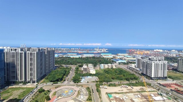 台中市「梧棲區」的台中港發展計畫，是當地重要利多因素，加上每坪僅1-2字頭房價，成為青壯年購屋首選之一。(永慶房產集團提供)