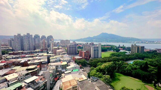 新北市淡水區隨著多年開發逐漸到位、以及房價親民等因素，人口淨成長3.6%，顯示區域發展相當具有動能。