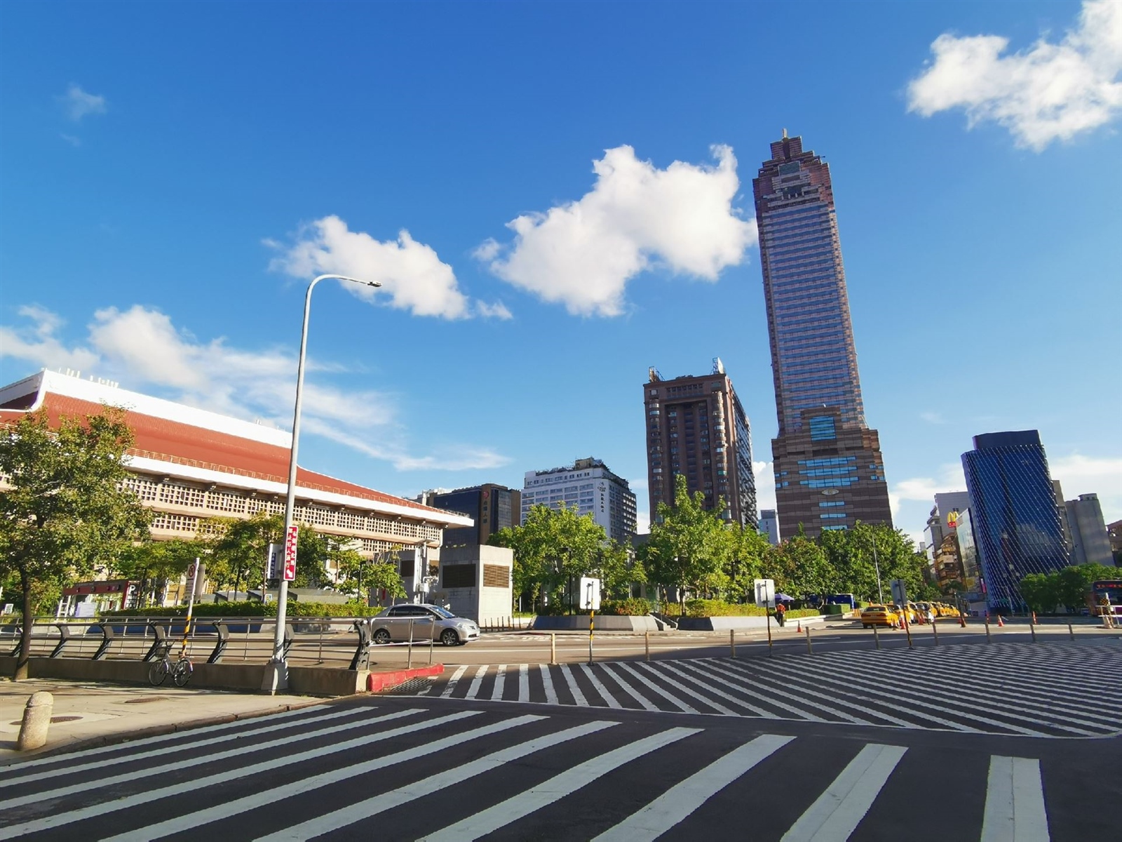 北車旅運量破億稱霸全線！忠孝復興站周邊房價突破百萬