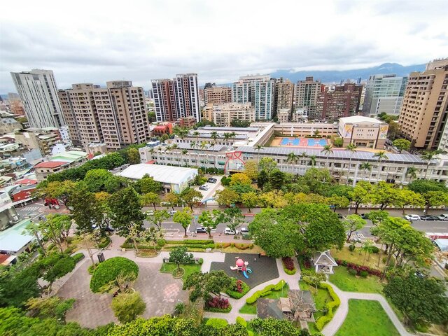 永慶統計2025年台北市12行政區不同屋齡的交易占比，其中大同區10年以下屋齡交易占比高達29.5%，位居第一。