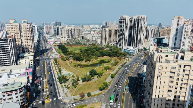 「鳳山區」以文教區與公園綠地吸引小家庭前來，不僅具生活品質、加上建設利多更有長期發展性。(永慶房產集團提供)