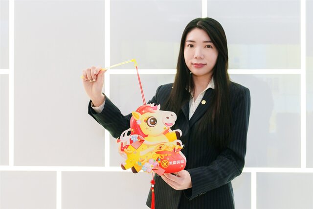元宵節即將來臨，永慶房屋推出「寶馬提燈」，祝福民眾闔家團圓平安、好運開跑。